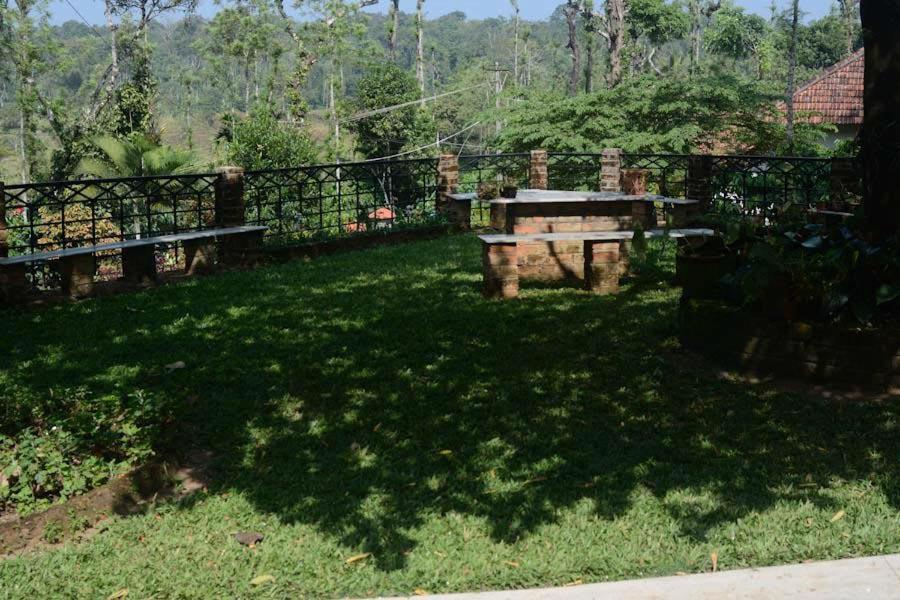 Emerald Castle Villa Madikeri Luaran gambar