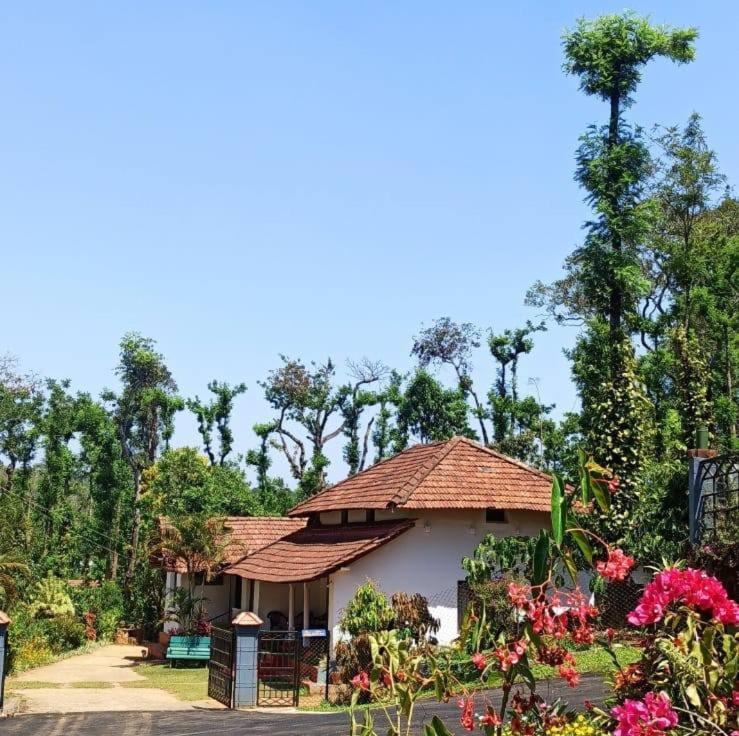 Emerald Castle Villa Madikeri Luaran gambar